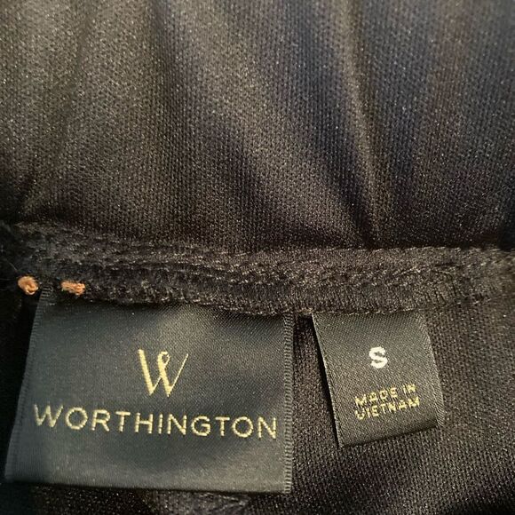 Stunning skirt Sheer black netting w/ floral embroidery over solid black lining - Picture 7 of 11